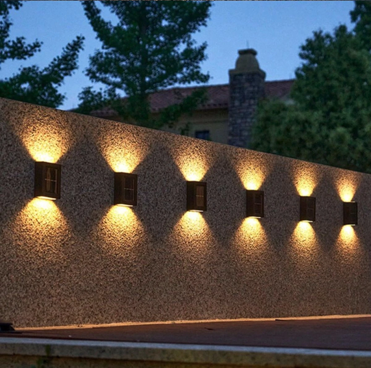 Merkloos Solar Tuinverlichting - Tuinverlichting Op Zonneenergie - Solar Wandlamp Voor Buiten - 2 LED Lichten - Warm Wit Licht - 2 Stuks - Large - Afbeelding 3