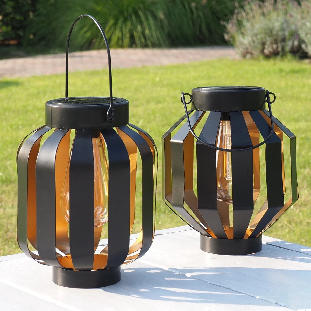 Gadgy Solar Lantaarn Gloeilamp Set Van 2 - Solar Tuinverlichting Op Zonneenergie – Led Buitenverlichting Met Dag/nacht Sensor - Tafellamp - Hanglamp - Tuinlantaarn - 20.5 X Ø 18 Cm - Zwart - Metaal - Afbeelding 2