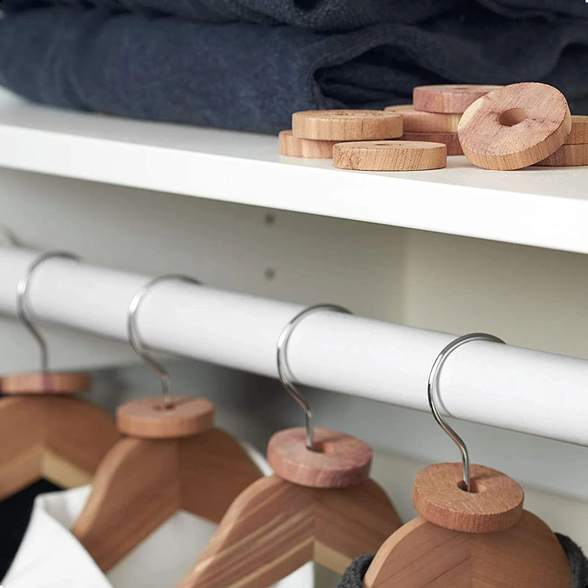 AWEMOZ Mottenballen 71 Stuks + 10 Stuks Schuurpapier - Cederhout Tegen Motten - Motten Bestrijden - Mottenval - Afbeelding 6