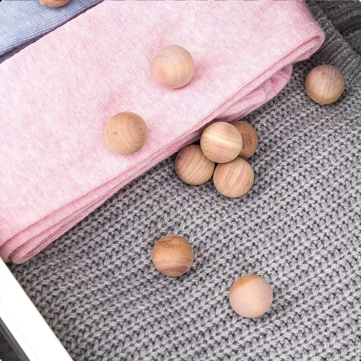 AWEMOZ Mottenballen 40 Stuks + 10 Stuks Schuurpapier - Cederhout Tegen Motten - Motten Bestrijden - Mottenval - Afbeelding 5