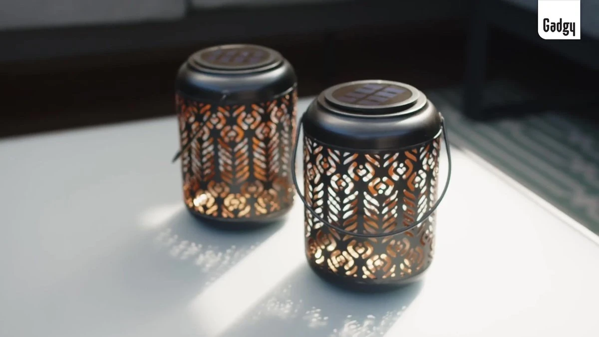 Gadgy Solar Lantaarn Pauw - Tafellamp Set Van 2 - Solar Tuinverlichting Op Zonneenergie - Led Buitenverlichting Met Dag/nacht Sensor - Hanglamp - Tuinlantaarn - 27 X Ø 12.5 Cm - Zwart/Goud - Metaal - Afbeelding 8