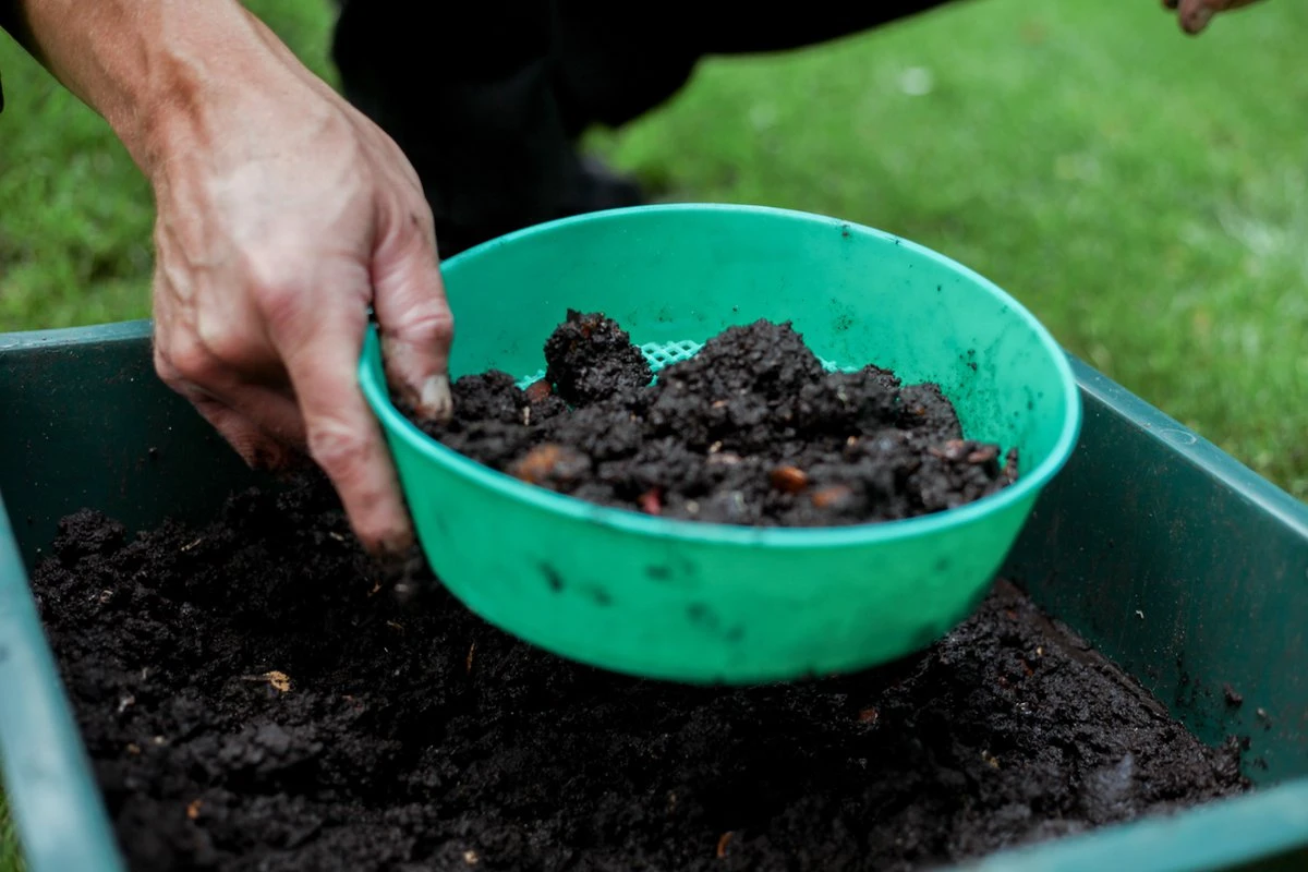 Wormenbak - 4 Laags Starter Kit - Incl. Filter/kweekgrond/instructieboekje - Wormenhotel 40x40x85cm - Wormentoren Met Opvangbak En Tapkraantje | EWoodz - Afbeelding 3